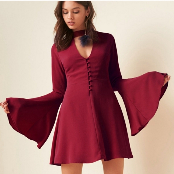 Socialite Dresses & Skirts - NEW Harper Bell Sleeve Dress